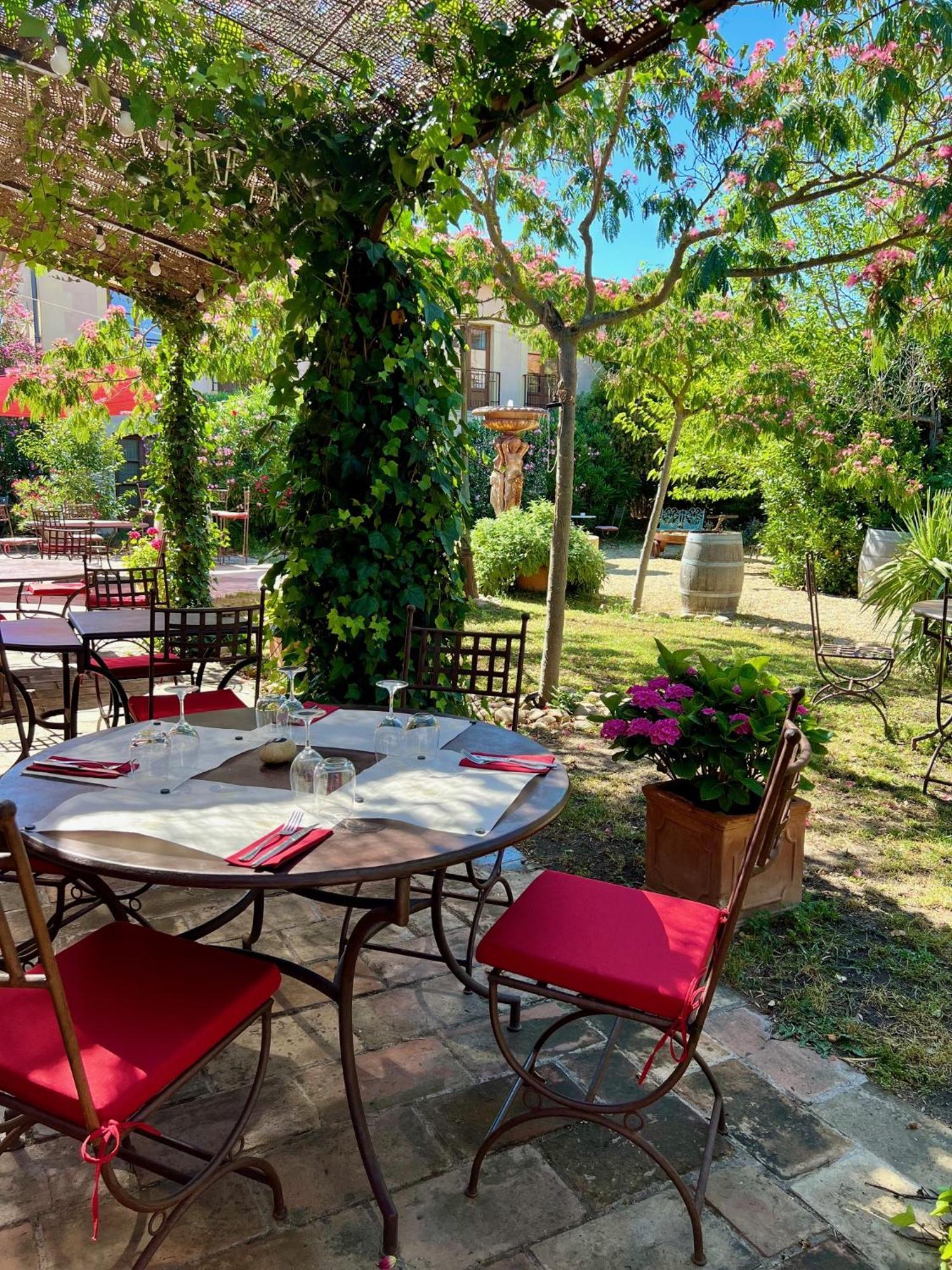 Vinauberge Poilhes Bagian luar foto