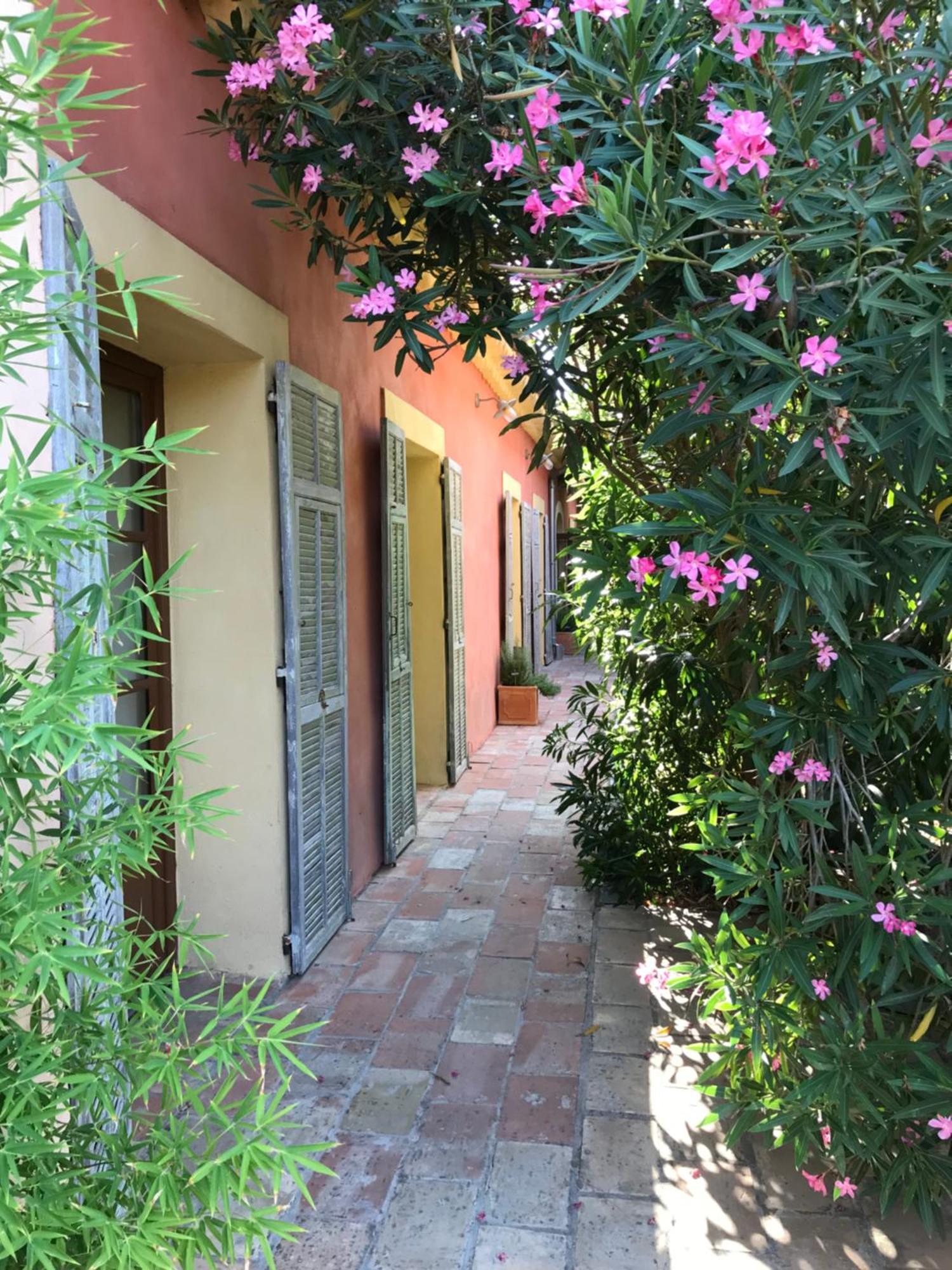 Vinauberge Poilhes Bagian luar foto
